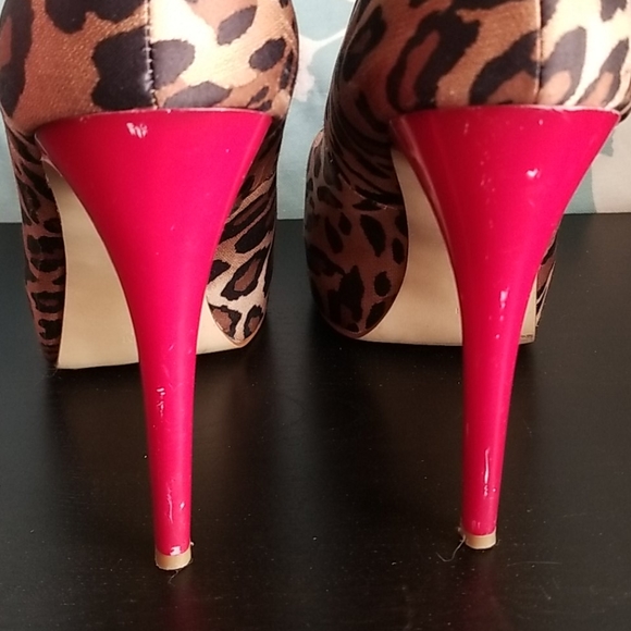 Guess Leopard & Red Heels Pumps 10 - Picture 2 of 8